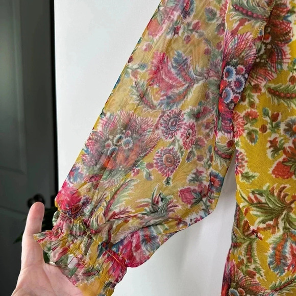 By Anthropologie Gretchen Floral Gold Mesh V-Neck Smocked Blouse Size Small - Picture 13 of 14